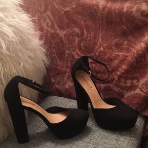 Black block heel pumps